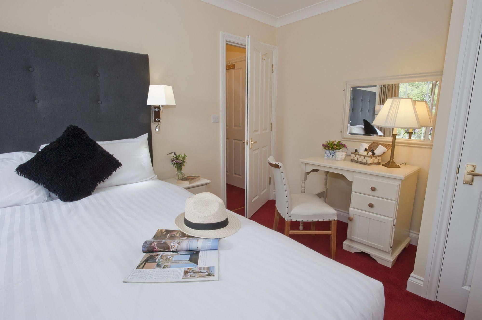 Peartree Serviced Apartments ซอลส์บรี ภายนอก รูปภาพ
