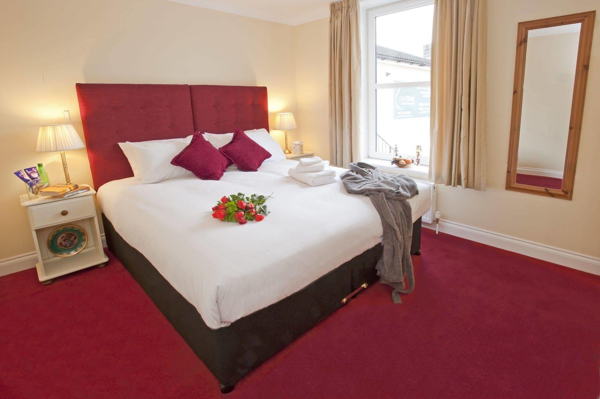 Peartree Serviced Apartments ซอลส์บรี ภายนอก รูปภาพ