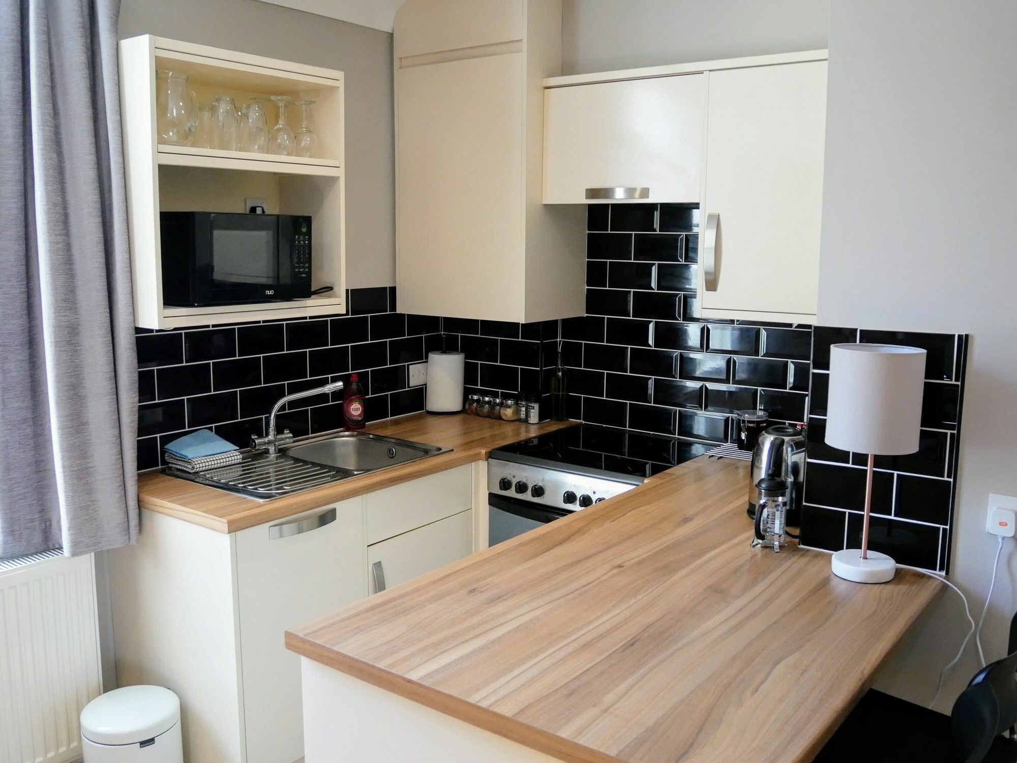 Peartree Serviced Apartments ซอลส์บรี ภายนอก รูปภาพ