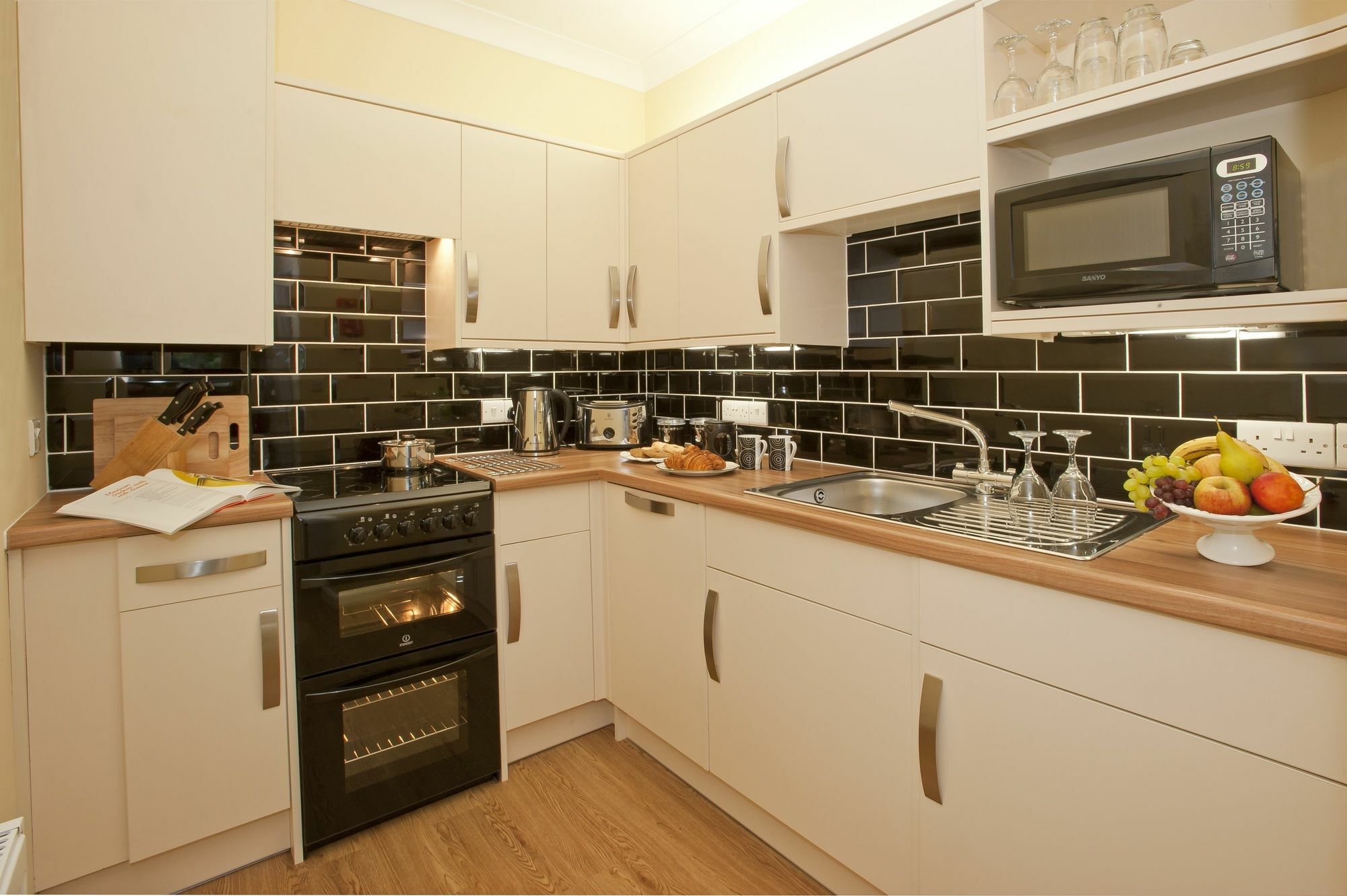 Peartree Serviced Apartments ซอลส์บรี ภายนอก รูปภาพ