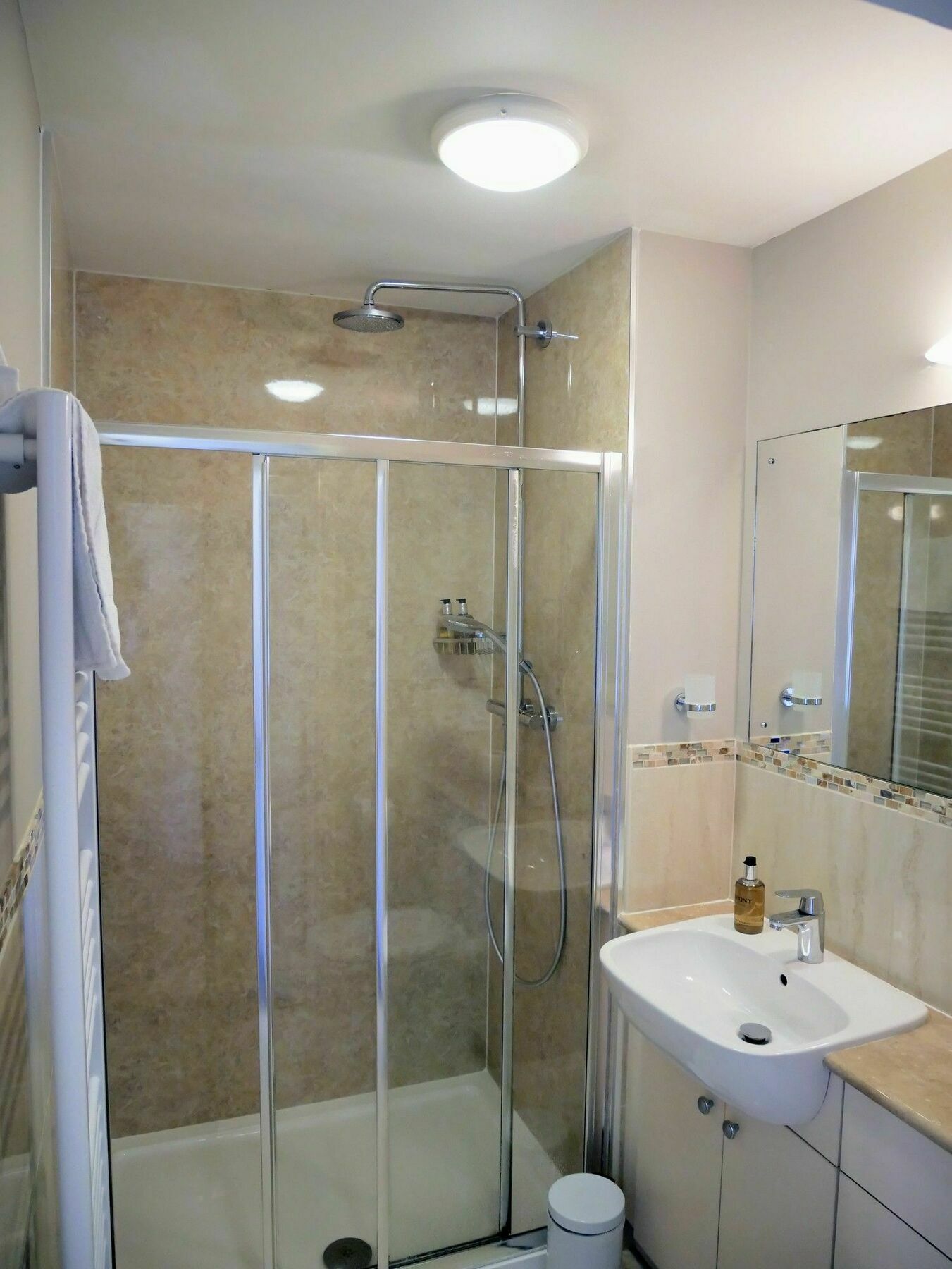 Peartree Serviced Apartments ซอลส์บรี ภายนอก รูปภาพ