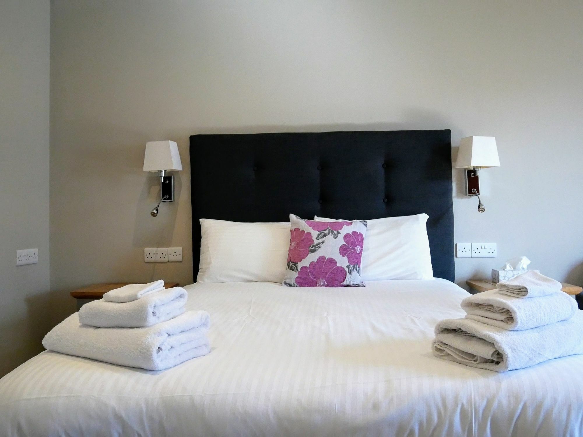 Peartree Serviced Apartments ซอลส์บรี ภายนอก รูปภาพ
